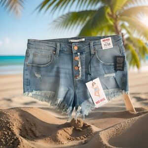 NEW Women’s Juniors Celebrity Pink The Sugar Mid Rise Distressed Shorts Sz 11/30